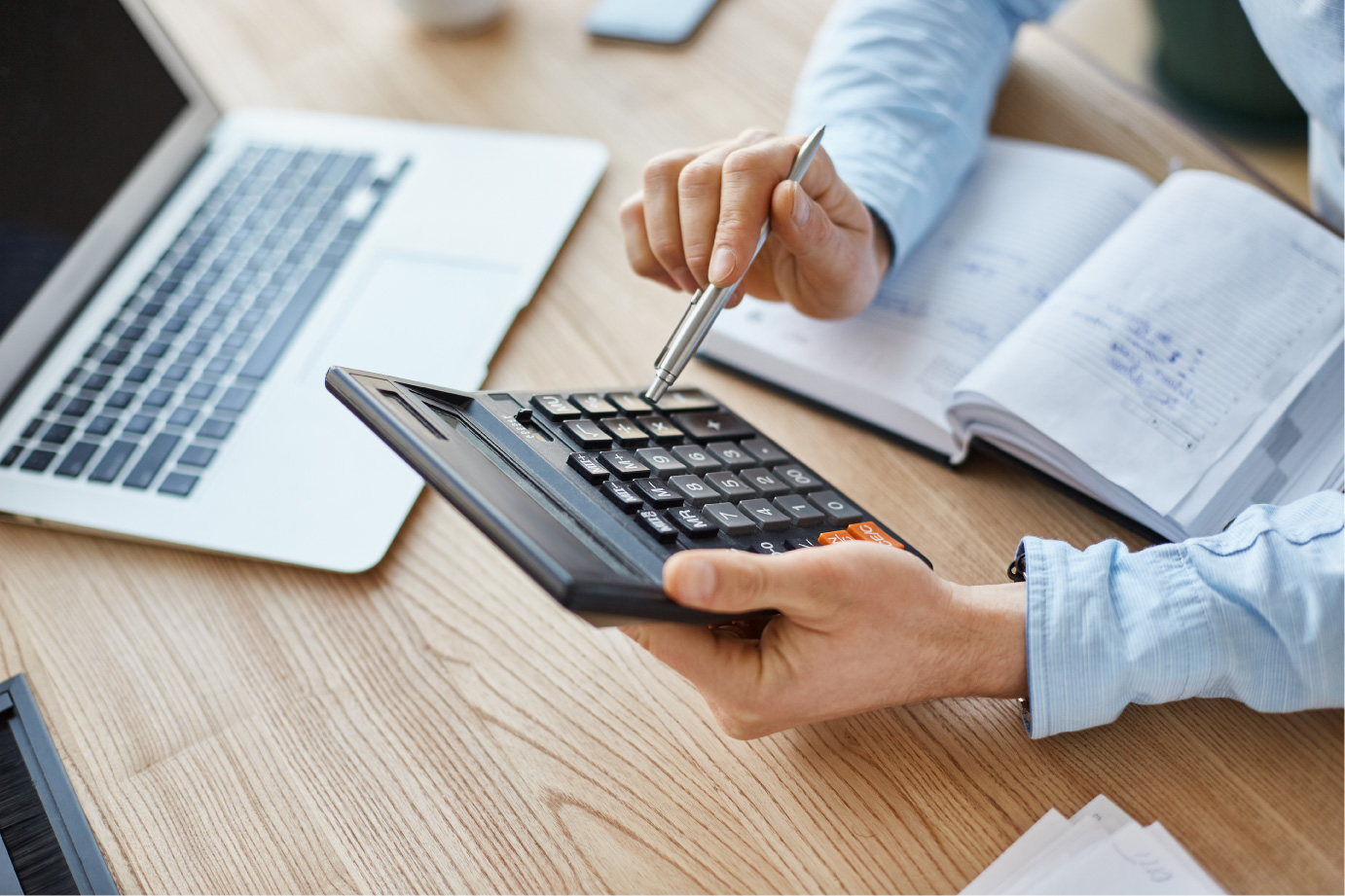 SOMOS ESPECIALISTAS EN SERVICIOS CONTABLES, JURÍDICOS Y FISCALES